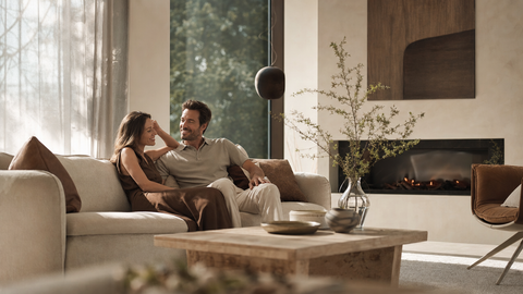 Modernes Schweizer Schlafzimmer mit Boxspringbett und Bettkasten vom Spezialisten
