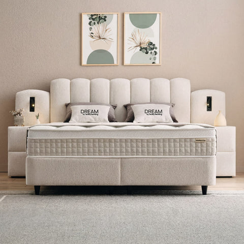 Dream Boxspringbett Frontansicht in Beige mit Stoffbezug, gepolstertem Kopfteil, Matratze und Topper im hellen Schlafzimmer