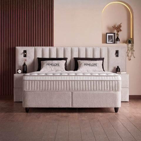 Penelope Boxspringbett in Bouclé Beige, Frontansicht im Schlafzimmer mit Kopfteil, Matratze und Topper
