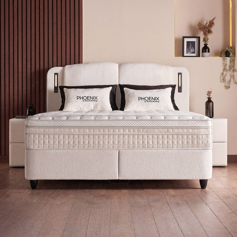 Phoenix Boxspringbett in Bouclé Beige, Frontansicht mit gepolstertem Kopfteil, Matratze und Topper im modernen Schlafzimmer