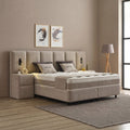 Davis Boxspringbett Stoff Beige in Schräg-Seitenansicht mit gepolstertem Kopfteil, Matratze und Nachtkonsole