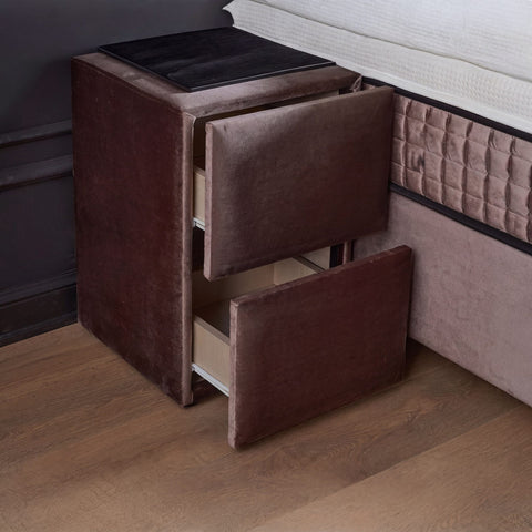 Nachttisch mit zwei Schubladen im Webstoff Beige, praktischer Stauraum passend zum Phantom Boxspringbett