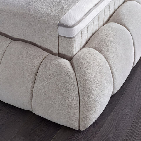 Claudi Boxspringbett – Bouclé Creme · mit Bettkasten · inkl. Matratze & Topper