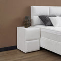 ZENZA Boxspringbett Creme Detailansicht mit Stoff-Kopfteil, Matratzenkante, Topper und passendem Nachttisch