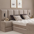 Davis Boxspringbett Beige Detailaufnahme vom gepolsterten Kopfteil mit Stoffbezug, Kissen und Matratzenaufbau