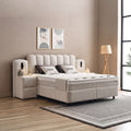 Dream Boxspringbett Stoff Beige seitlich im Schlafzimmer, gepolstertes Kopfteil mit Matratze und Topper für hohen Liegekomfort