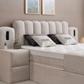Dream Boxspringbett Detail vom gepolsterten Kopfteil in beigem Stoff mit Kissen, Matratze und Topper Nahaufnahme
