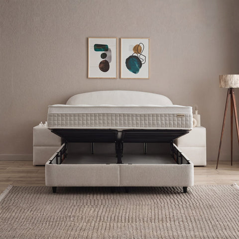 Fancy Boxspringbett in Samt Velours Beige mit geöffnetem Bettkasten von vorne, grosser Stauraum unter angehobener Matratze