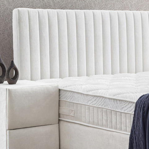Laura Boxspringbett – Samt Crème · mit Bettkasten · inkl. Matratze & Topper