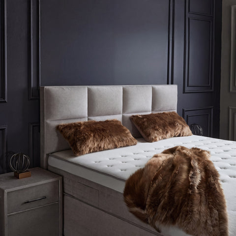 Ayana Boxspringbett – Samt Greige · mit Bettkasten · inkl. Matratze & Topper