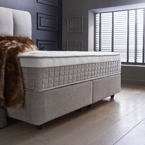 Ayana Boxspringbett – Samt Greige · mit Bettkasten · inkl. Matratze & Topper