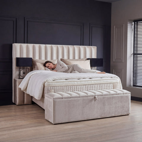 Oscar Boxspringbett – Samt Creme · mit Bettkasten · inkl. Matratze & Topper