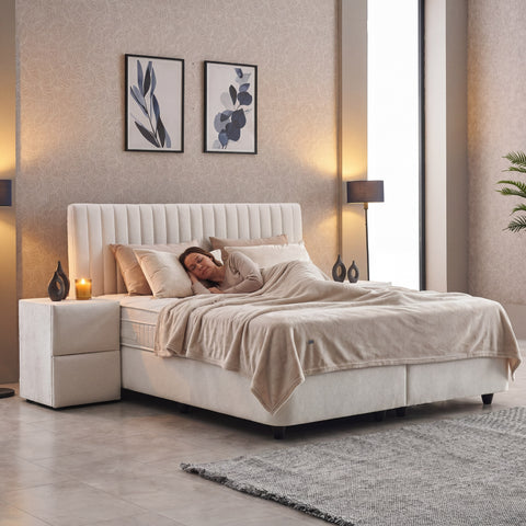 Laura Boxspringbett – Samt Crème · mit Bettkasten · inkl. Matratze & Topper