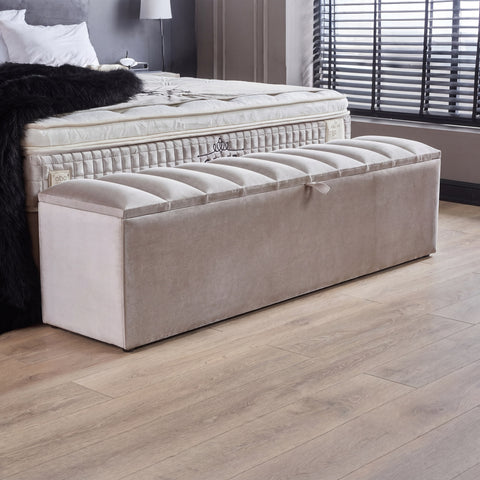 Oscar Boxspringbett – Samt Creme · mit Bettkasten · inkl. Matratze & Topper