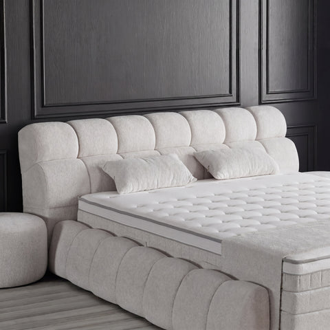 Claudi Boxspringbett – Bouclé Creme · mit Bettkasten · inkl. Matratze & Topper