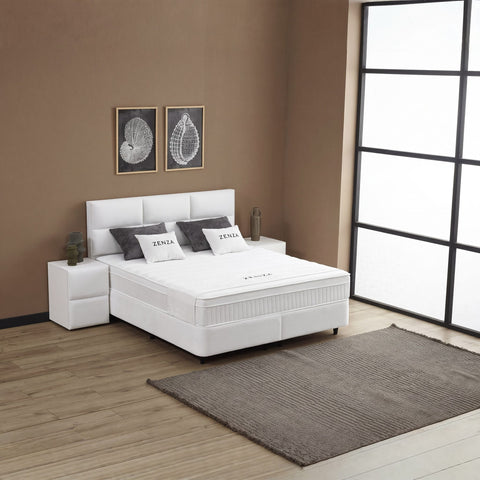 ZENZA Boxspringbett Creme im Schlafzimmer, Seitliche Ansicht mit Stoffbezug, Topper, Kissen und Nachttisch